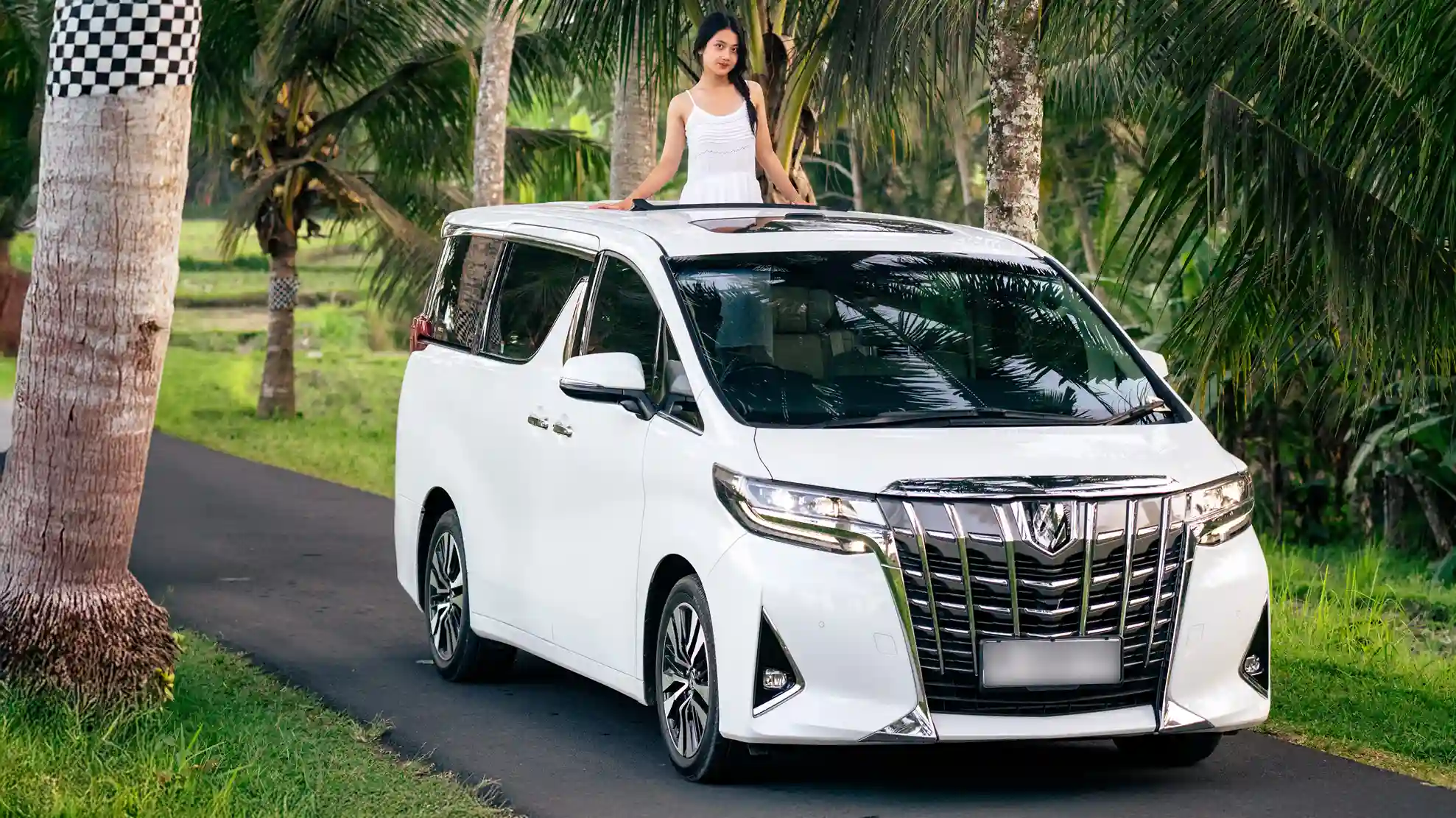 Toyota Alphard luxury MPV used for Bali airport hotel transfers