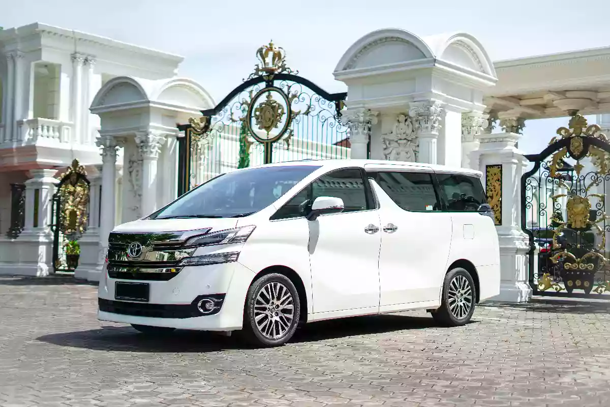 Toyota Vellfire, a comfortable private car for Bali airport transfers