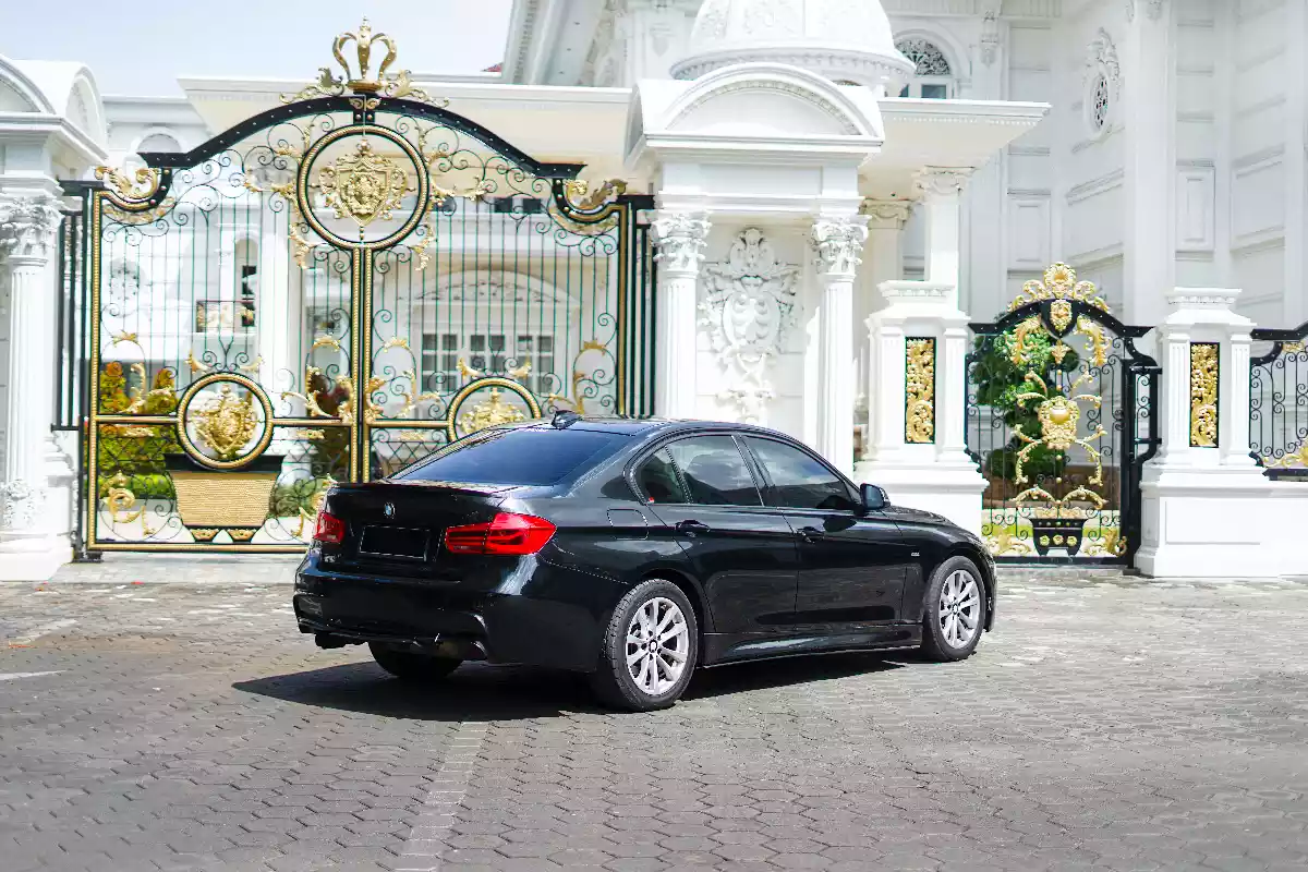 BMW-Sport-Black-_-Erlangga-27